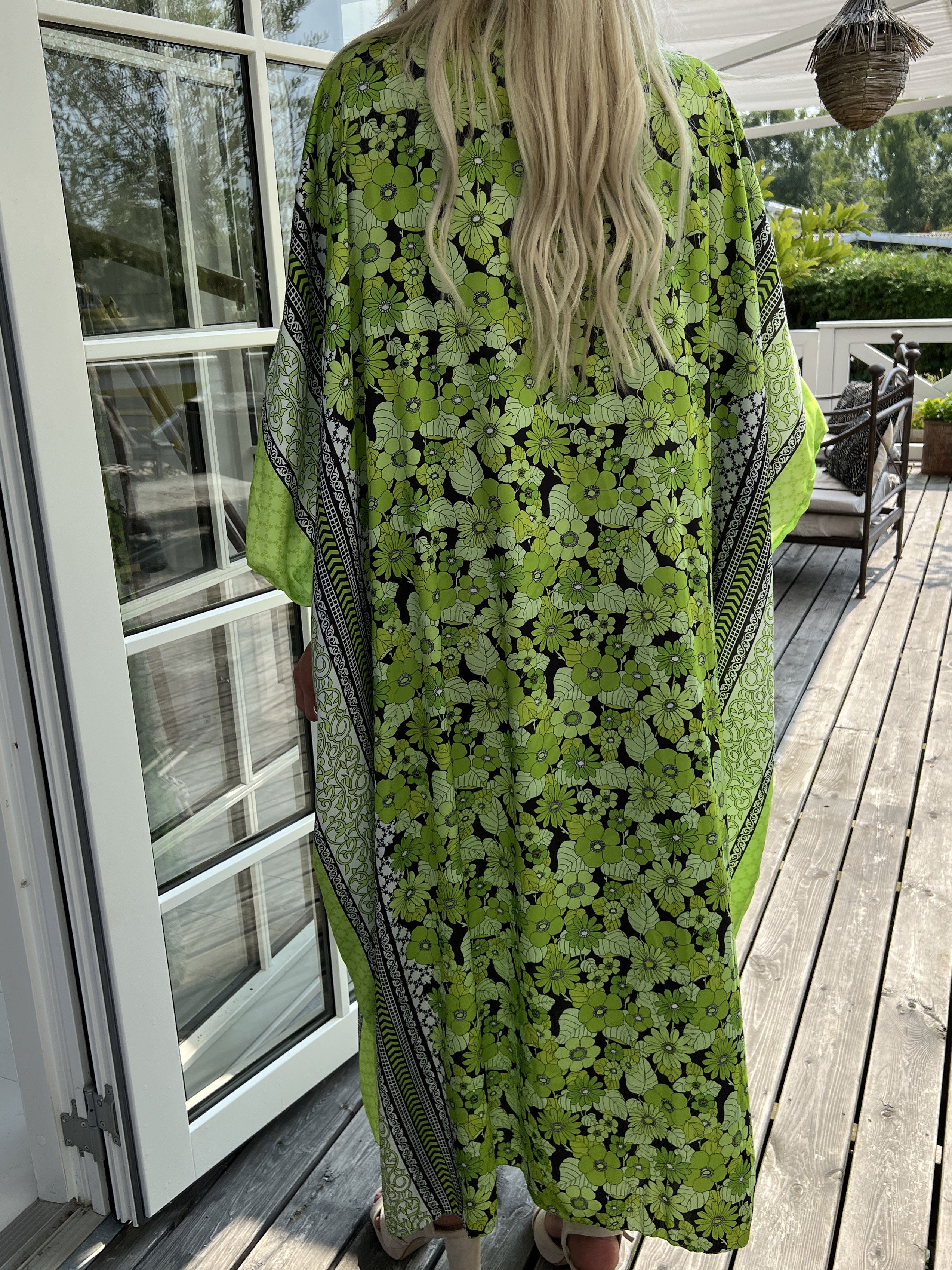 Nynne - Lång lös klänning med flätade snören - Beige